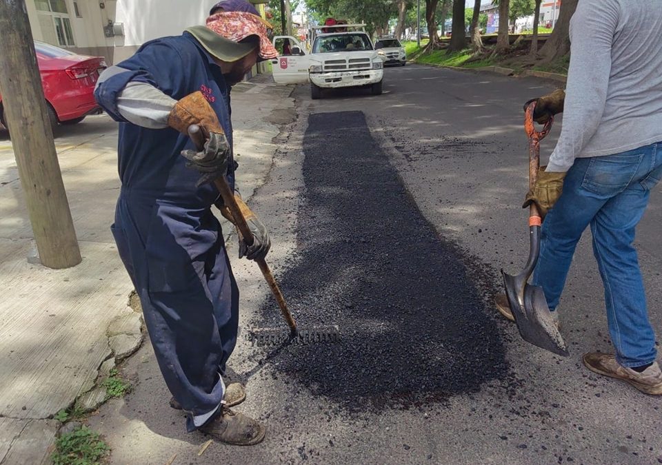 Cuadrilla de Bacheo del Gobierno de Tepic atiende 5 colonias en un solo día