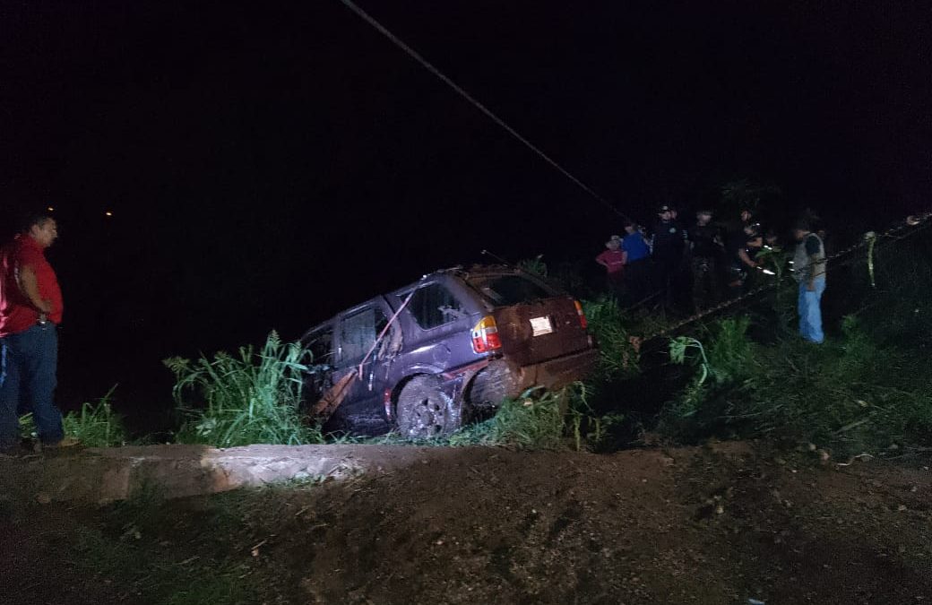 LOCALIZAN CAMIONETA DE PAREJA REPORTADA COMO DESAPARECIDA; NO SE ENCONTRABAN DENTRO.