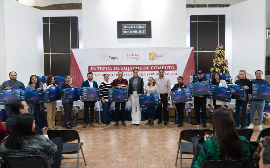 Con 50 nuevas computadoras, demuestra gobierno de Geraldine fortaleza económica