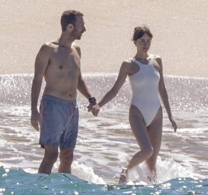 CHRIS MARTIN Y DAKOTA JHONSON DE VACACIONES EN NAYARIT