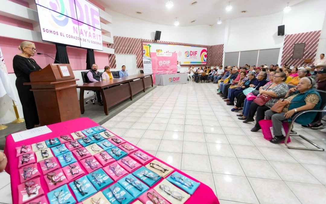 DIF NAYARIT HACE ENTREGA DE 451 LENTES GRADUADOS.