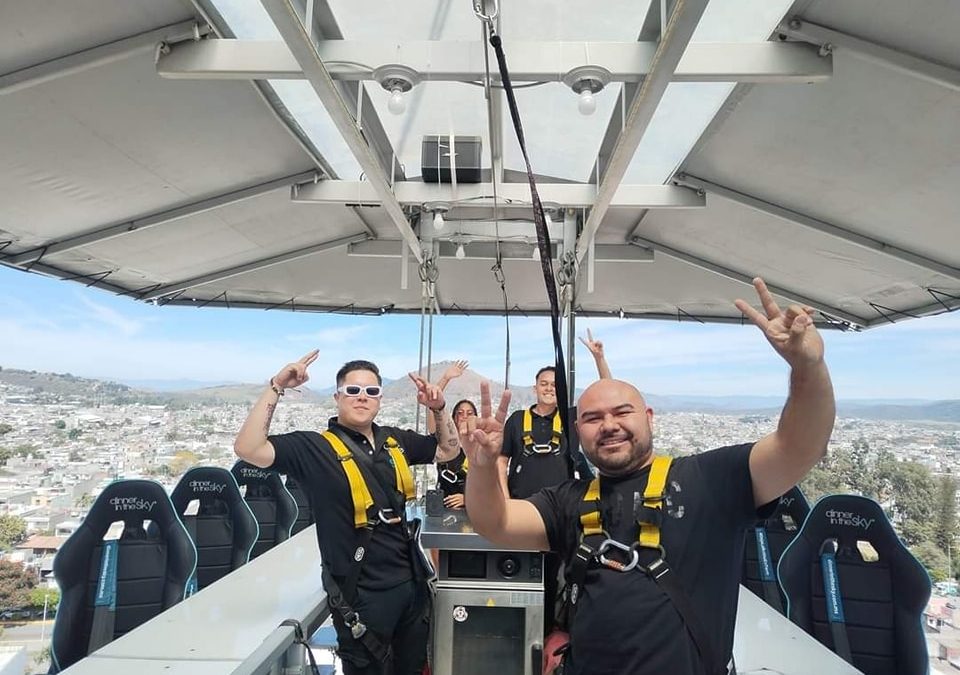 EL CHEF MARCO VALDIVIA YA ESTA LISTO PARA ATENDER A LOS COMENSALES EN DINNER IN THE SKY EN TEPIC.