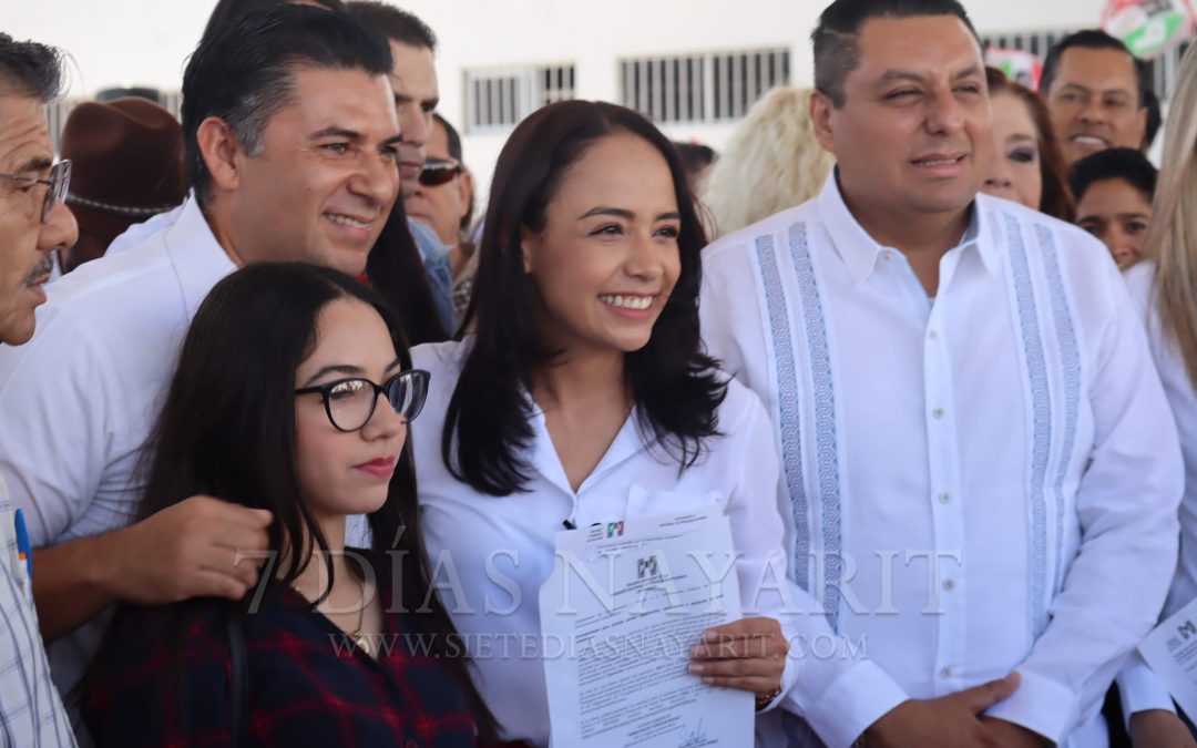 SOFIA BAUTISTA SE REGISTRA COMO CANDIDATA A LA PRESIDENCIA MUNICIPAL DE TEPIC.