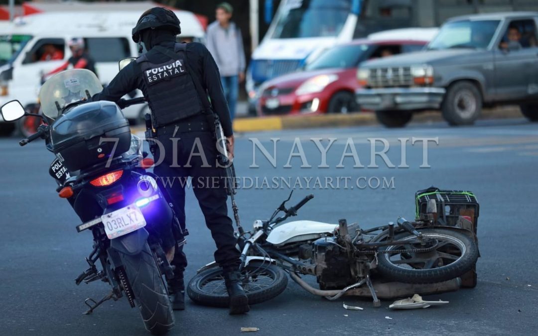 MOTOCICLISTA RESULTA LESIONADO TRAS ACCIDENTE EN LA AVENIDA TECNOLÓGICO DE TEPIC.