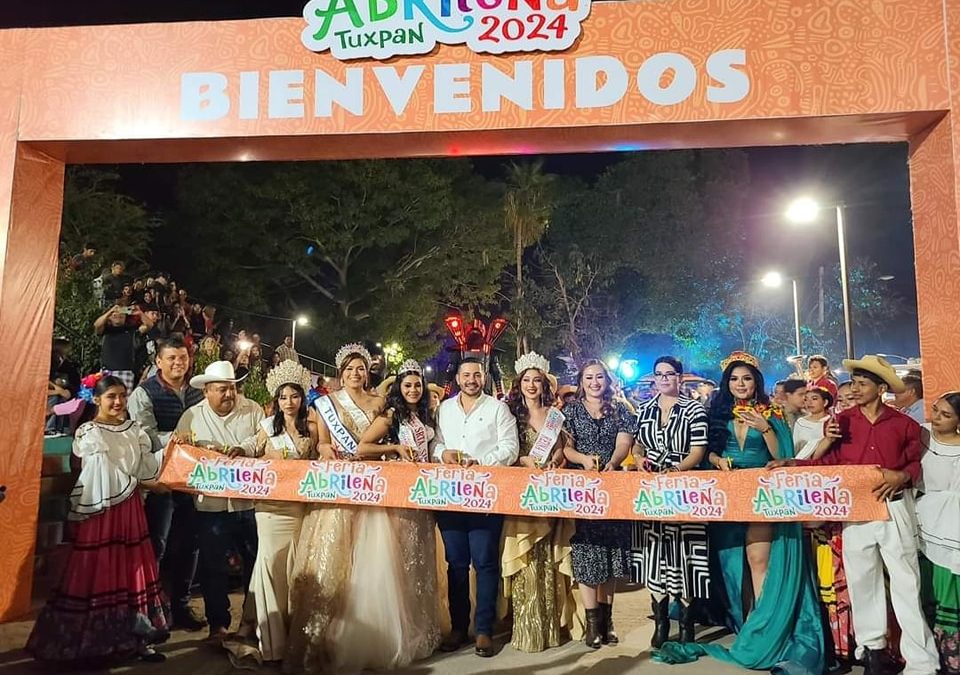 ROTUNDO ÉXITO EN EL ROMPIMIENTO DE LA FERIA ABRILEÑA DEL MUNICIPIO DE TUXPAN.