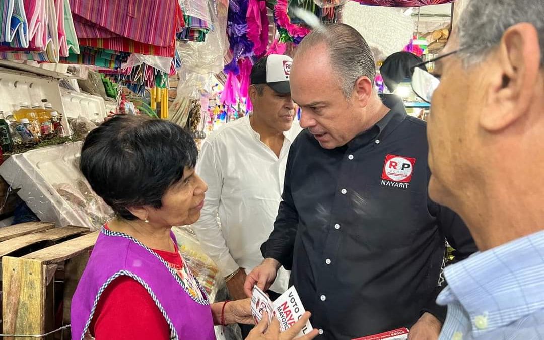 NAYAR MAYORQUÍN TUVO ACERCAMIENTO CON COMERCIANTES DE MERCADOS DE TEPIC.