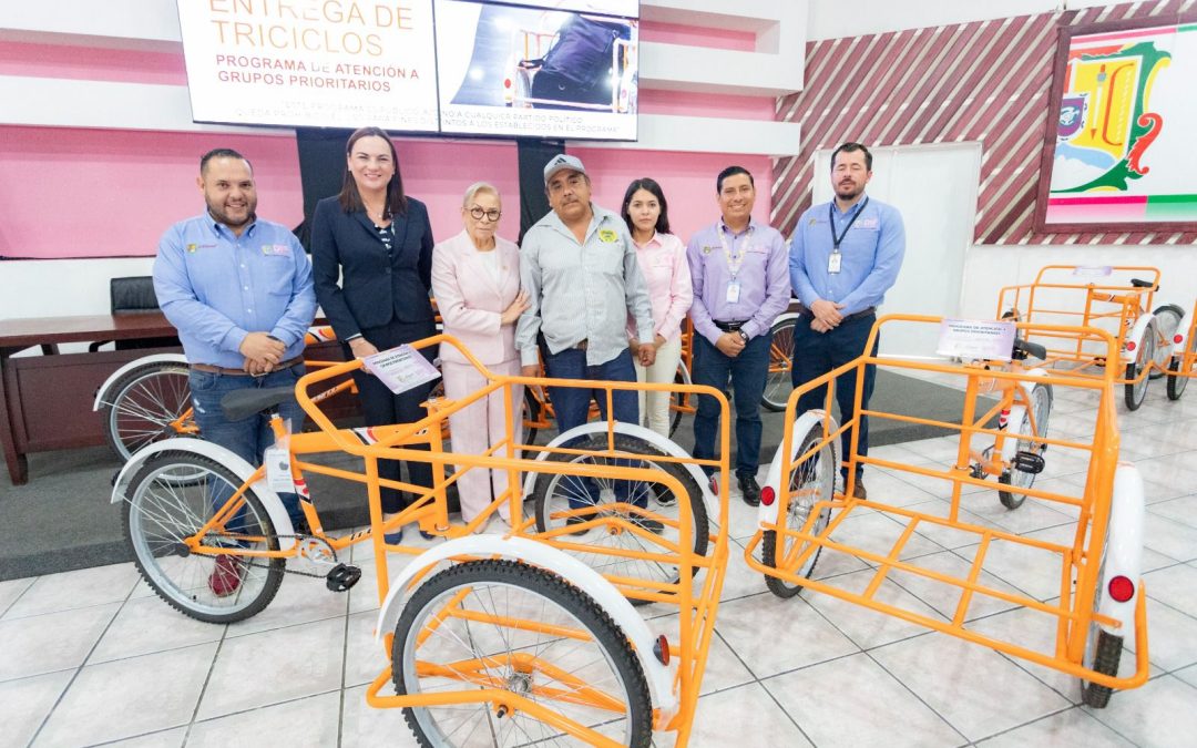 Comerciantes agradecen a DIF Nayarit por entrega de triciclos