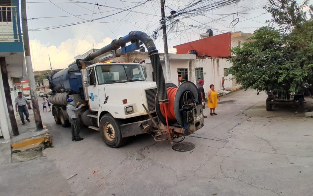 Cumple SIAPA Tepic; resuelve fuga de tubería en la colonia 20 de Noviembre