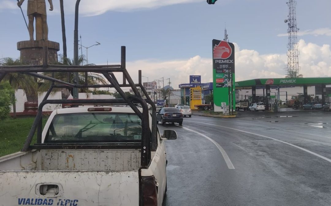 Rápida reacción del Gobierno de Tepic para reparar semáforos tras intensas lluvias