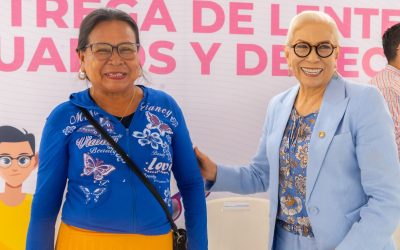 Familias agradecen a Beatriz Estrada por la entrega de lentes gratuitos