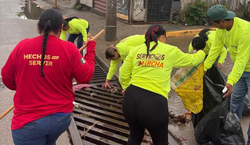 SISEP refuerza limpieza de bocas de tormenta en Bahía de Banderas